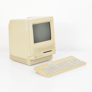 Apple Macintosh SE/30 Computer & Keyboard